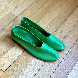 NWT Martiniano Glove Shoe in Apple Green, size EU39